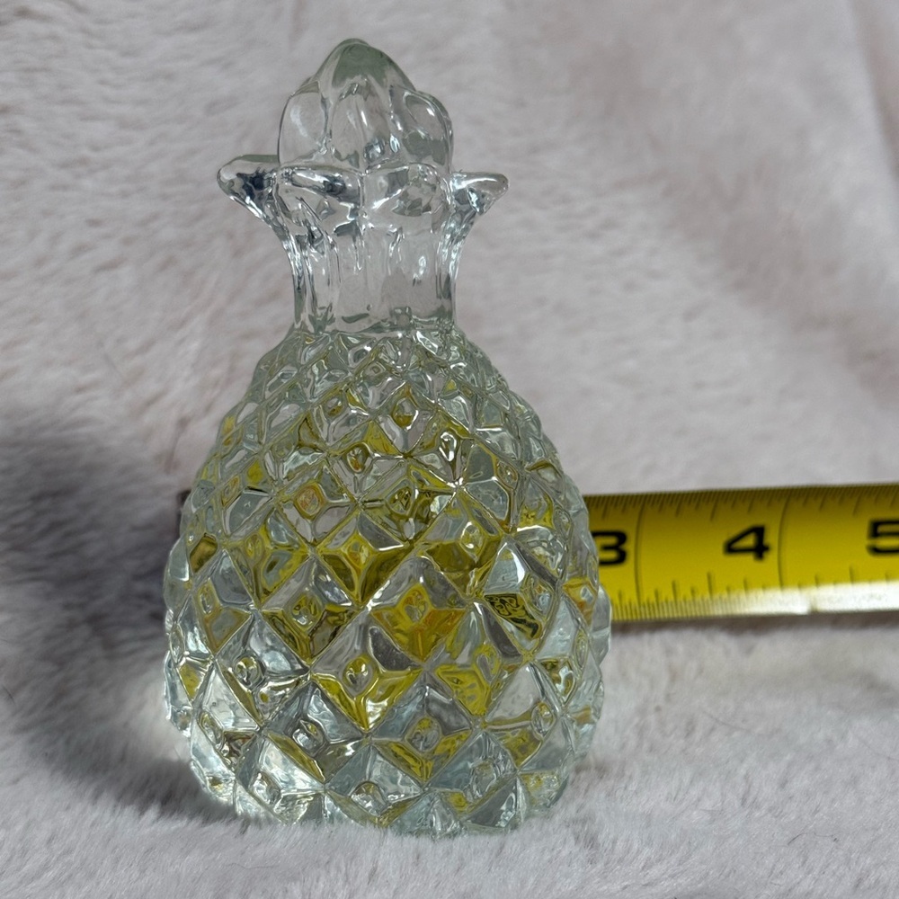 Beautiful Vintage Crystal Pineapple Paperweight Art Glass Approx 4" x 3"